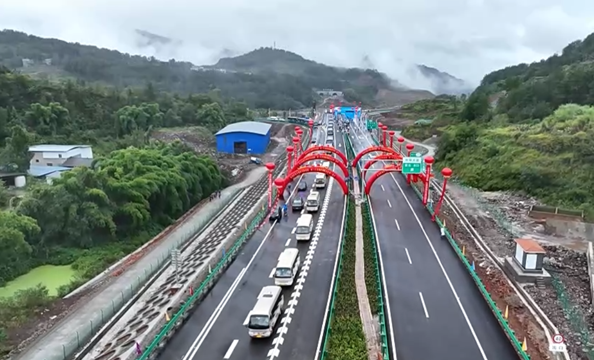 重庆开云高速机电交安项目提前3个月完工通车