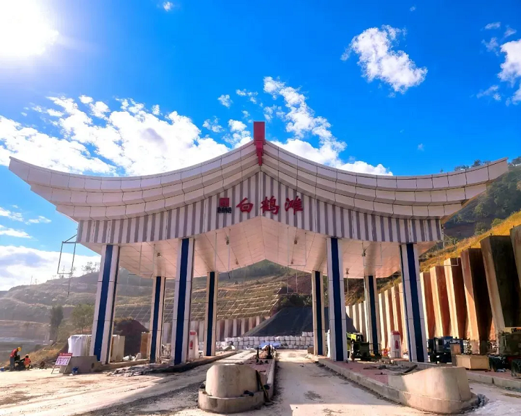 项目动态 | 宜攀高速三座收费站天棚顺利封顶