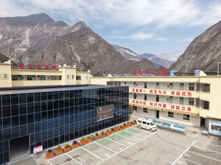 川西高原首个产业工人安全技能实训基地迎来“第一课”